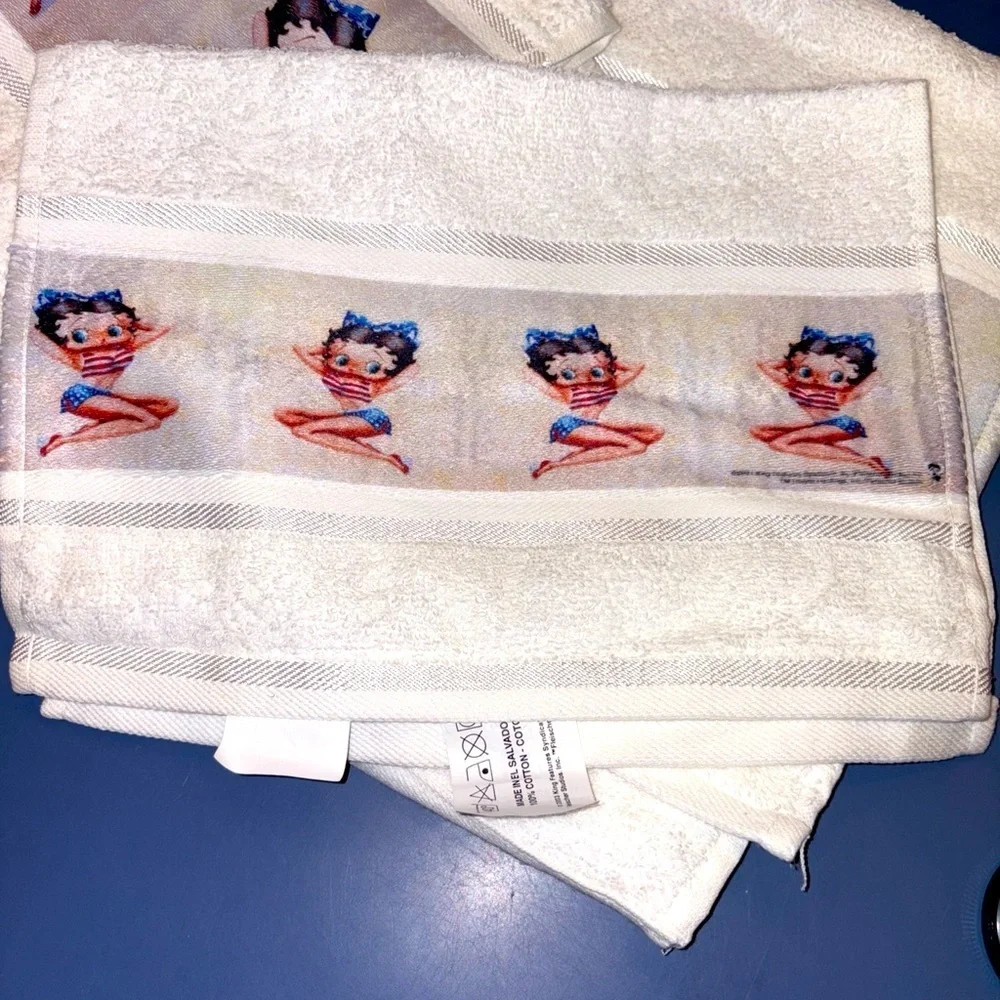 Betty Boop Bath Towel Set